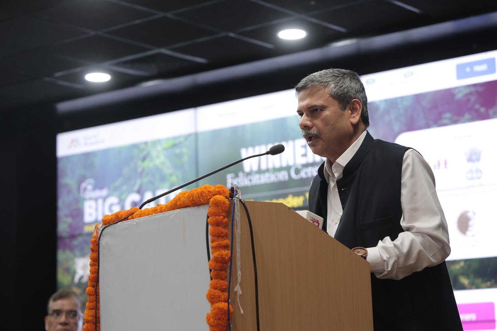 Mr. Clement Benn, IGF, MoEFCC, proposing the Vote of Thanks, appreciating partners, embassies, and artists