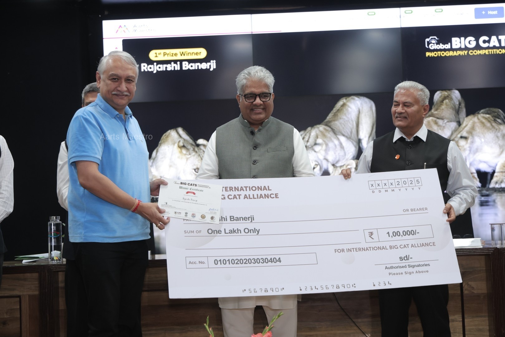 1st Prize Winner Rajarshi Banerji receiving cash prize cheque of One Lakh rupees and Winner Certificate from Hon. Minister Shri Bhupender Yadav and Dr. SP Yadav